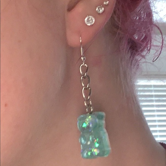 cute gummy bear earrings🧸🌸 - Picture 3 of 3